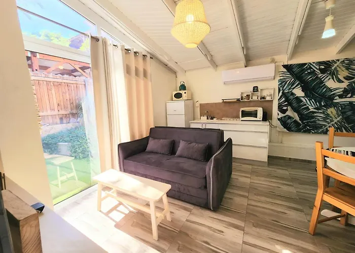 Sunshine Suite Boutique Only 5 Min Walk To The Beach - By Seaelo