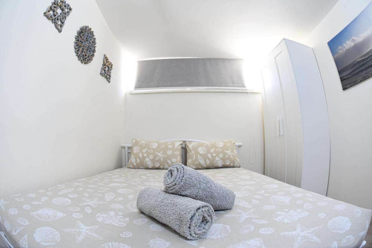 Apartment Sunshine Boutique Only 5 Min Walk To The - By Seaelo
