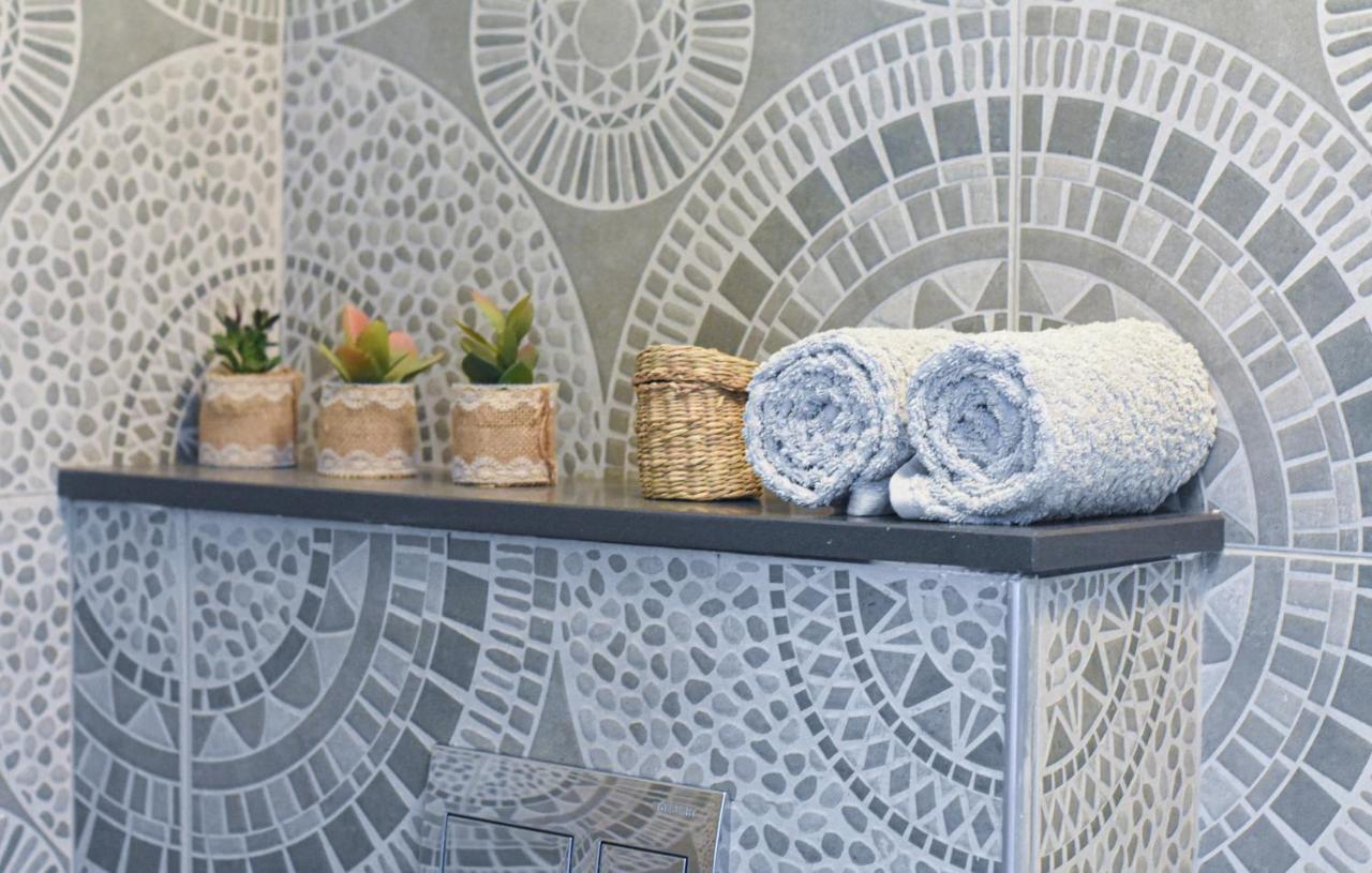 Apartment Sunshine Boutique Only 5 Min Walk To The - By Seaelo